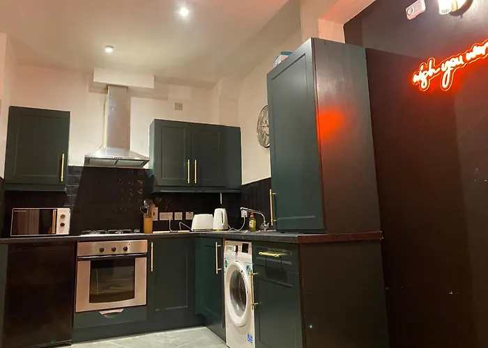 2-Bed Apartment In Belfast Near City Centre